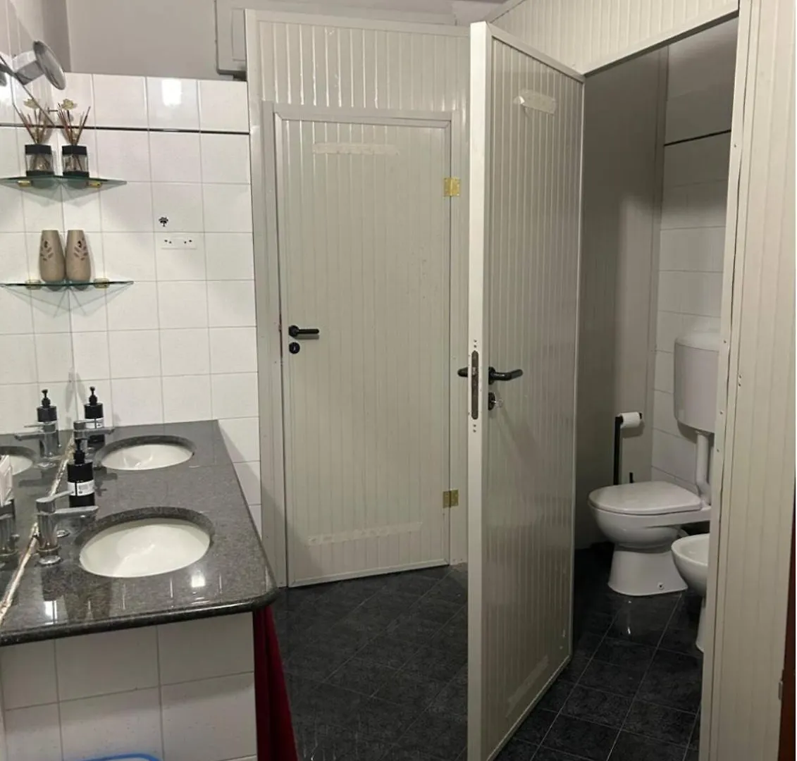 Posto Letto In Una Camera Condivisa Busto Garolfo Italien