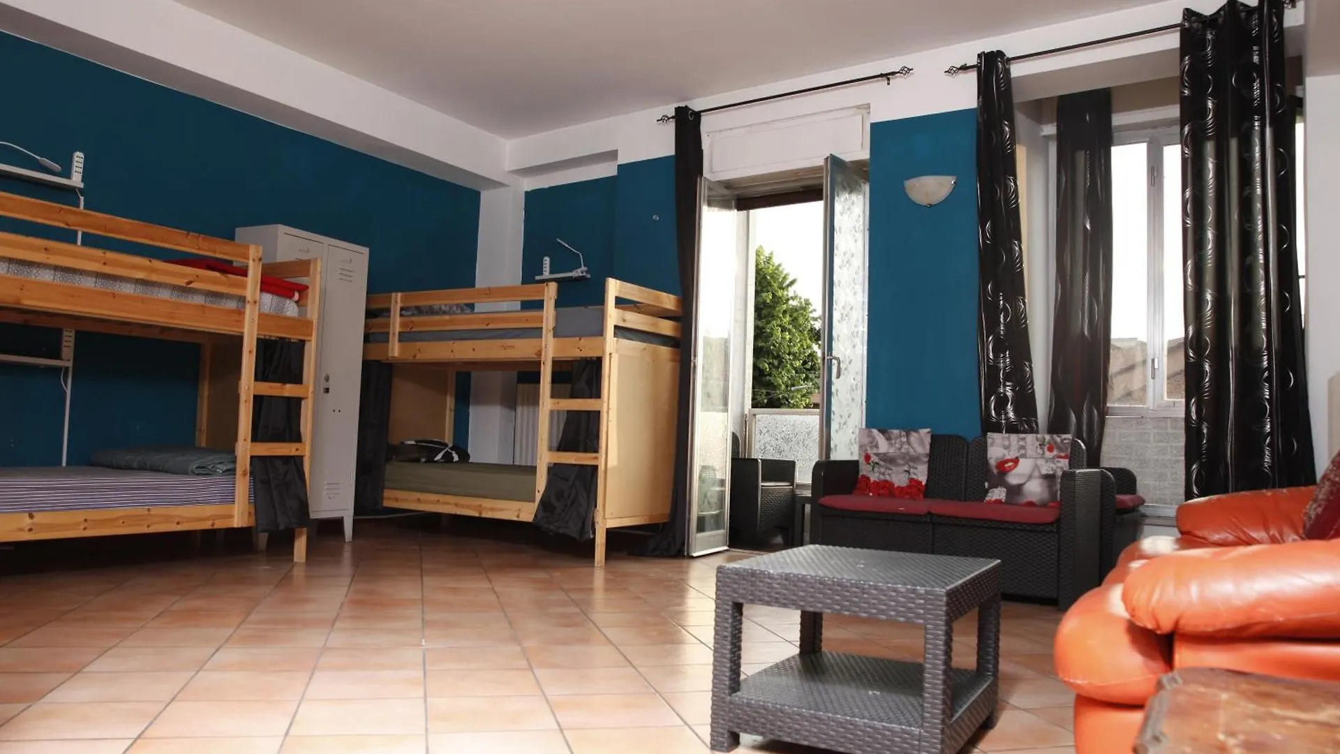 Posto Letto In Una Camera Condivisa Busto Garolfo Italien